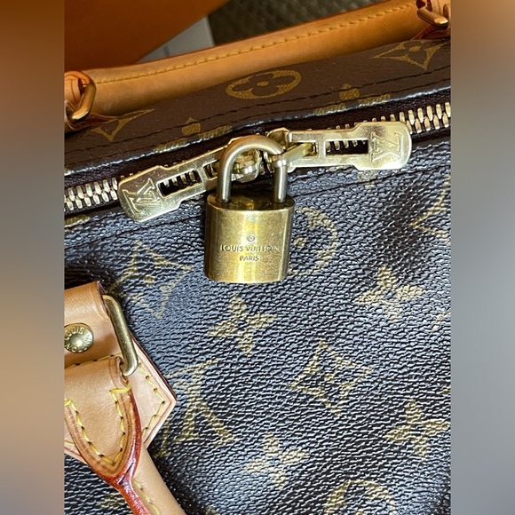 Authentic Louis Vuitton Speedy Bandoulière 30 Monogram - Picture 8 of 16